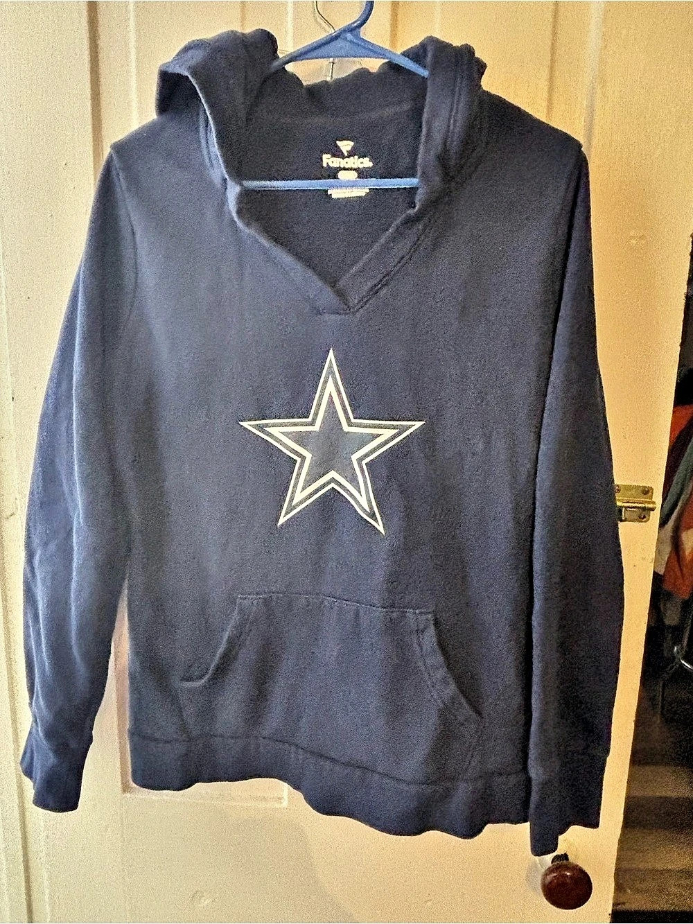 Fanatics Dallas Cowboys Women's Primary Team Logo V-Neck Pullover Hoodie V-Neck